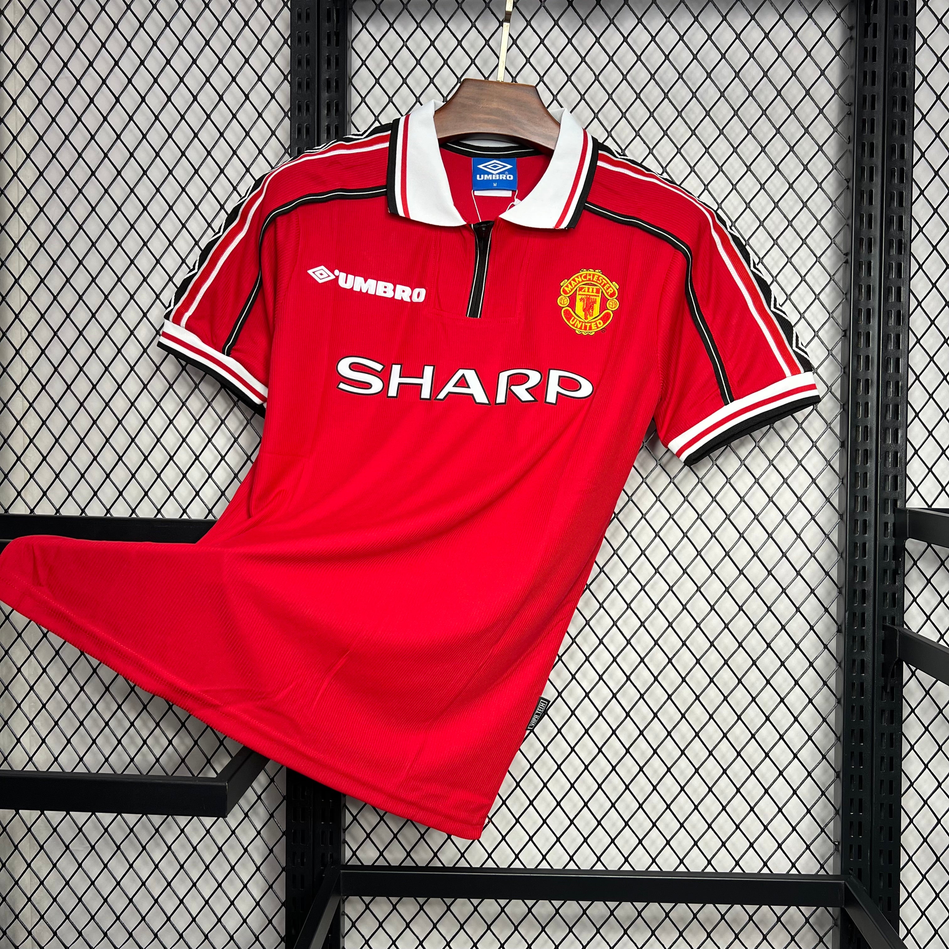 Retro Manchester United 1997-98 shirt