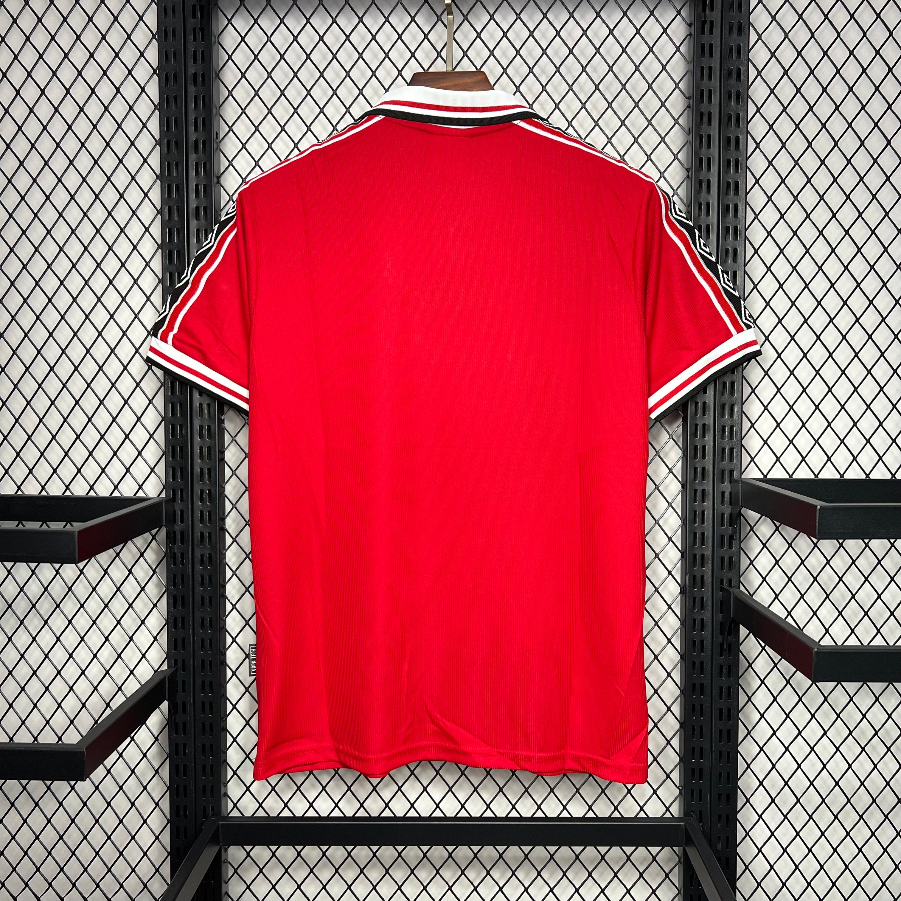 Retro Manchester United 1997-98 shirt