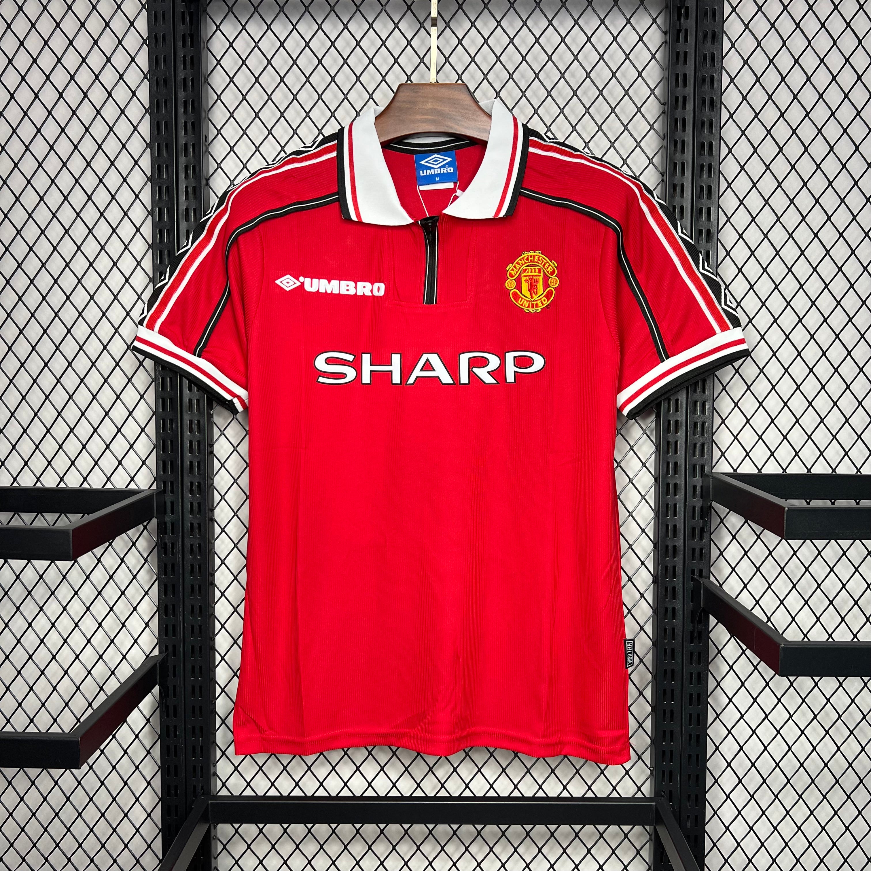 Retro Manchester United 1997-98 shirt