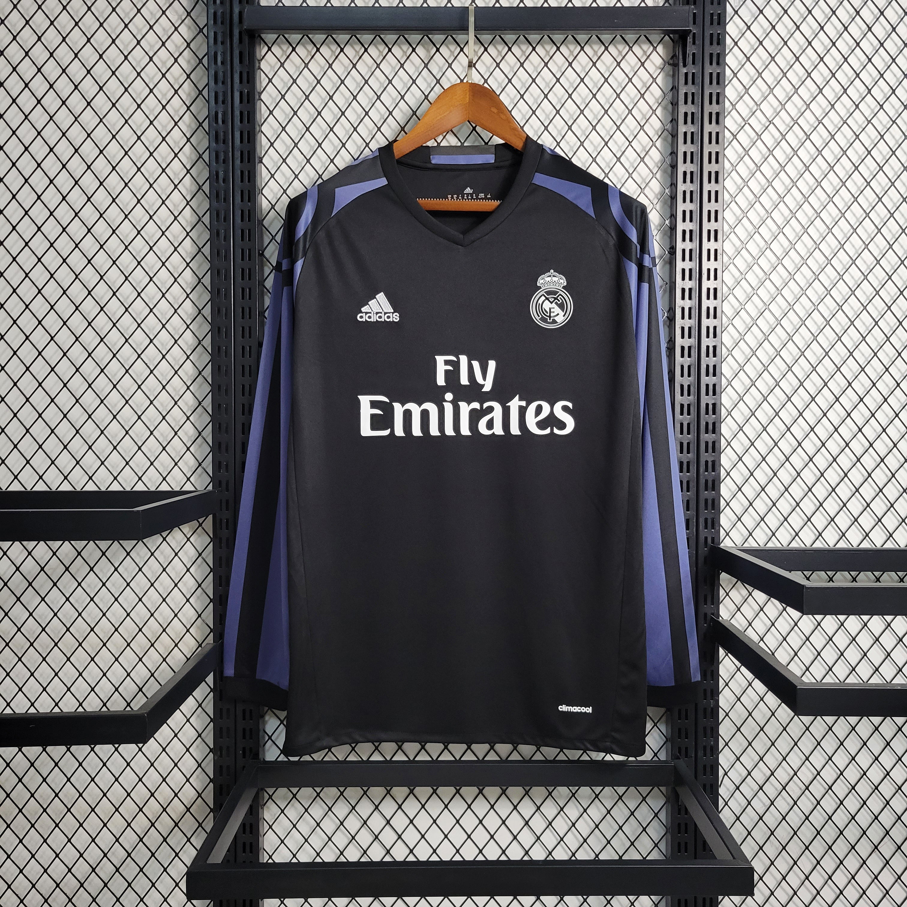 Retro Real Madrid 2006 football shirt