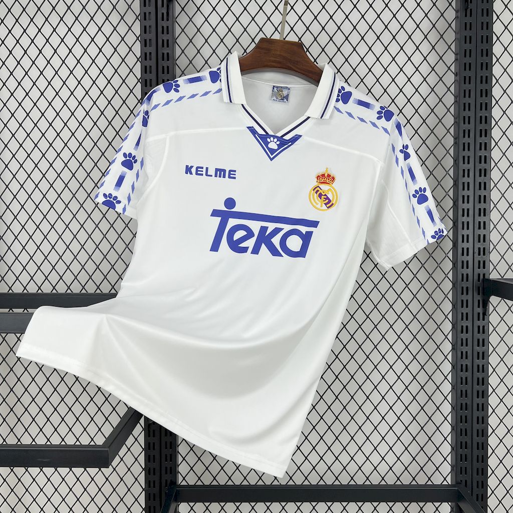 Retro Real Madrid 2006 football shirt